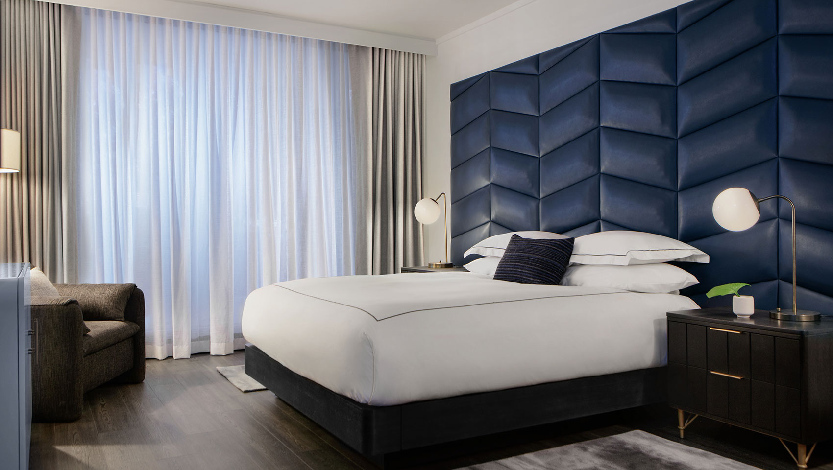Kimpton Shane guestroom king size bed with blue headboard